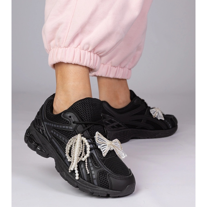 Sneaker nere con decorazioni staccabili nero 2