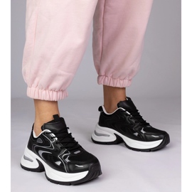 Sneaker sportive nere su una suola spessa nero 1