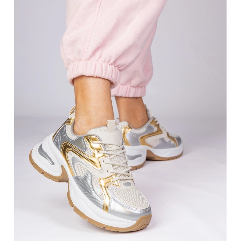 Golden Sports Sneakers su una suola spessa d'oro 1