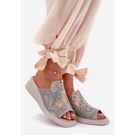 Zeppe femminili con cuneo con un beige del modello di animale castello 1