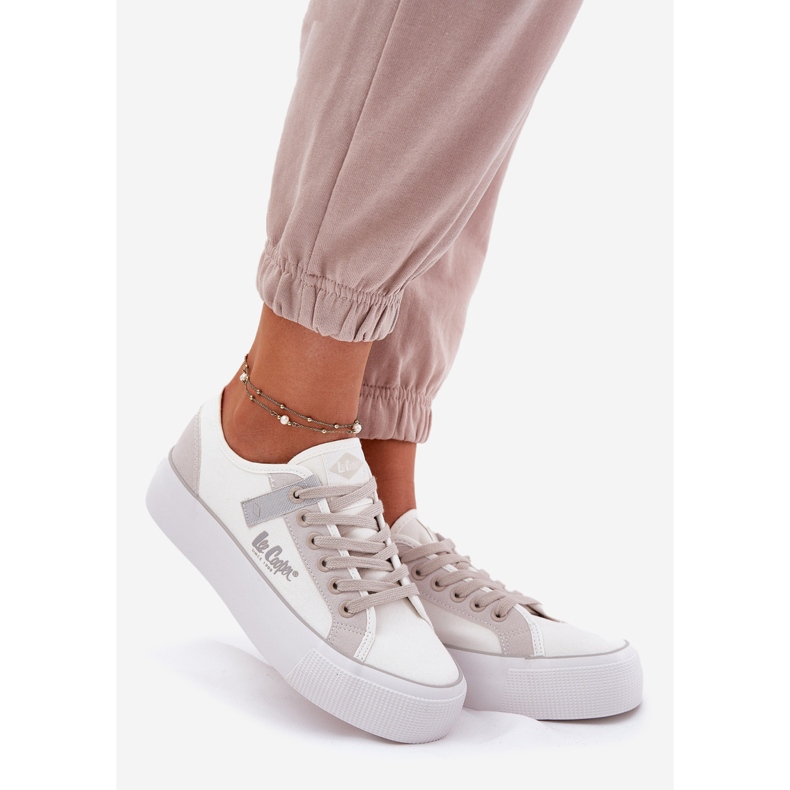 Sneaker femminili sulla piattaforma Lee Cooper LCW-25-31-3479L bianca 1