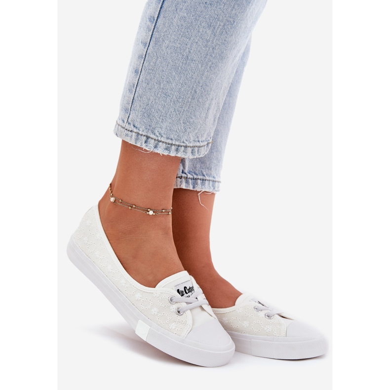 Sneaker Sneaker femminili con ricamo Lee Cooper LCW-25-31-3447L White bianco 1