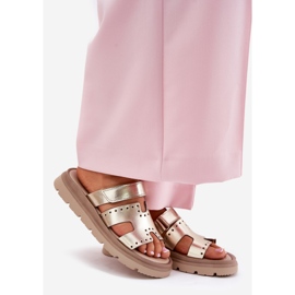 Pantofole in pelle naturale femminile sulla piattaforma d'oro Zazoo 40440 1