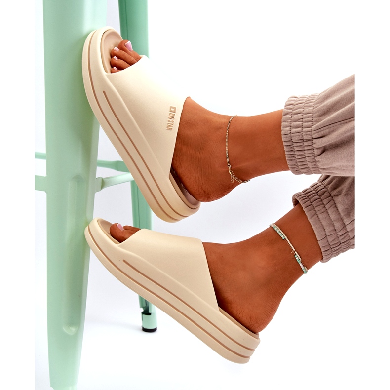 Infradito da donna sulla piattaforma Big Star NN274A034 Beige 4