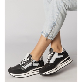 Sneaker sportive nere decorate con un cursore nero 2
