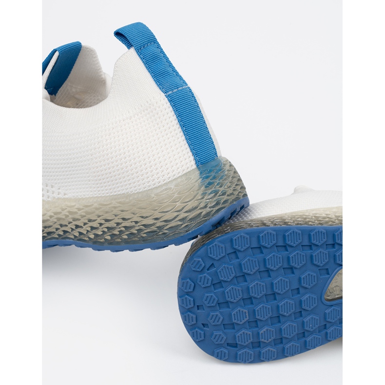 Scarpe sportive bianche con una suola blu bianco 2