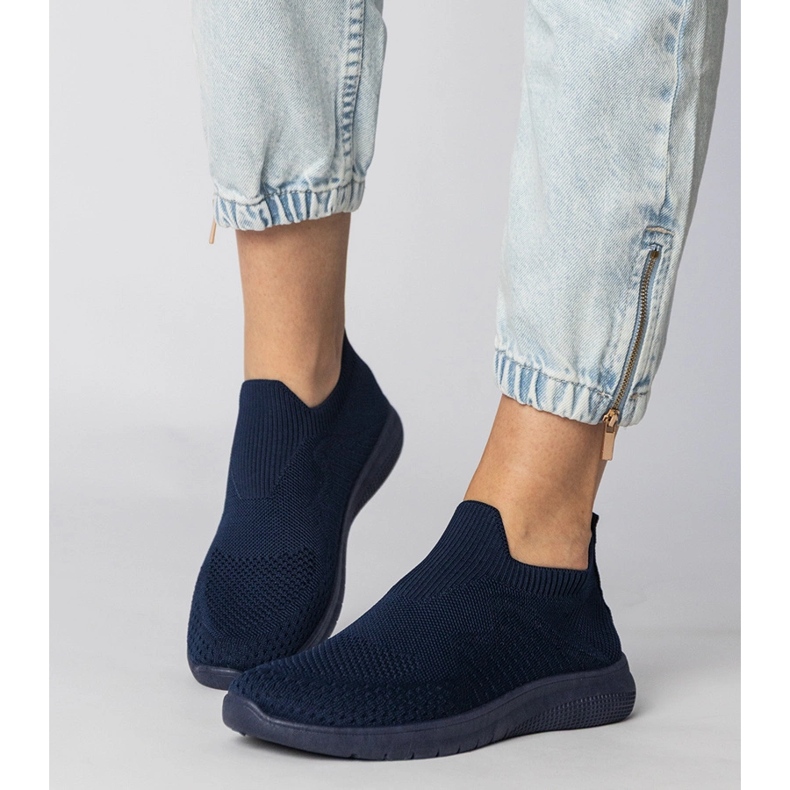 Sneaker sportive blu navy con una tomaia di socking 2