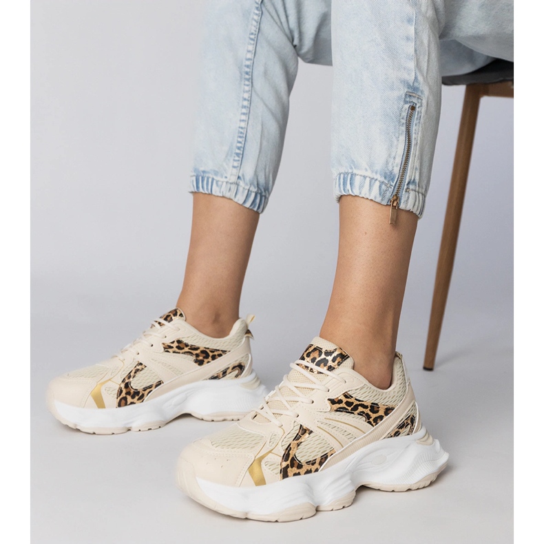 Panther Sports Sneakers su una suola enorme beige 1