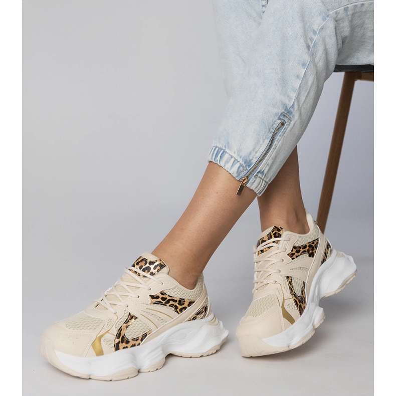 Panther Sports Sneakers su una suola enorme beige 2