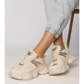 Sneaker beige sport femminili con un inserimento dorato 1