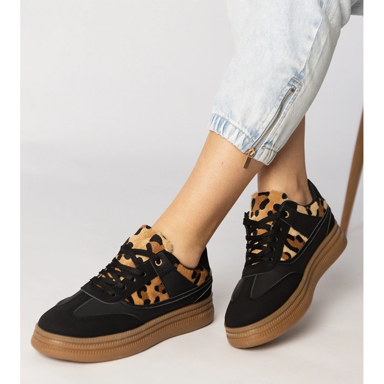 Sneaker nere con accessorio leopardo nero 2