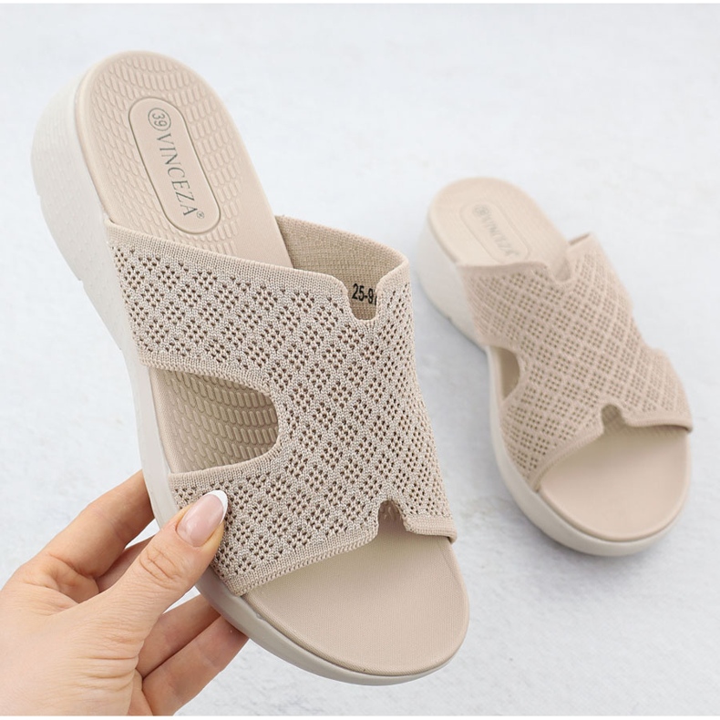 Infradito da donna sull'elevazione beige vinceza 97300 1