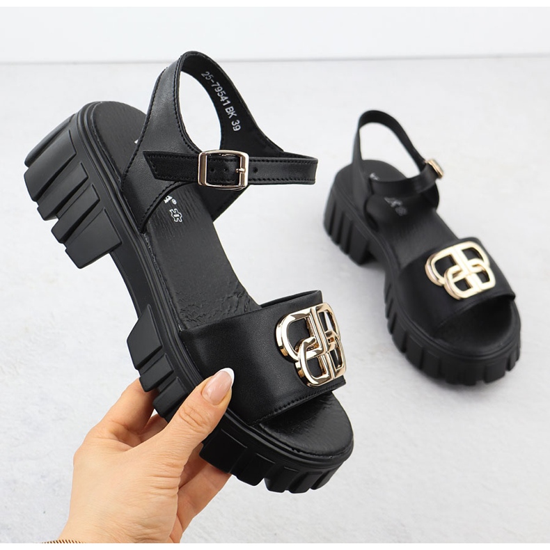 Sandali in pelle femminile sul blocco nero Vinceza 79541 1