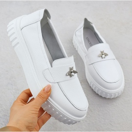 Scarpe in pelle da donna mocassini bianchi Vinceza 93204 bianca 1