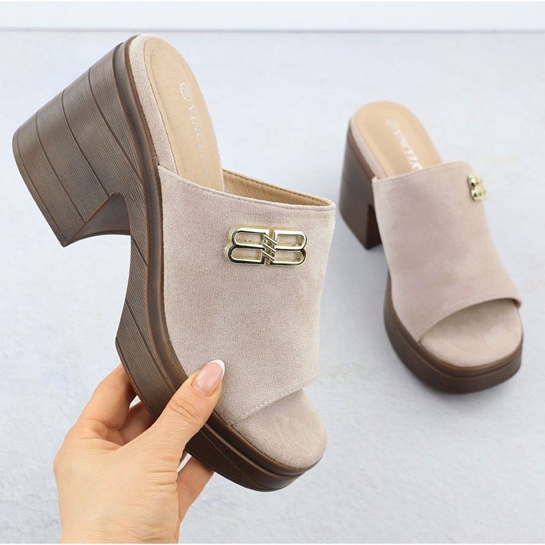 Le pantofole da donna sul pilastro beige Vinceza 17400 1