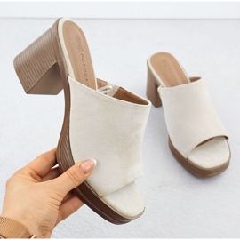 Flip di pelle scamosciata femminile sul post Beige Potocki 54309 1