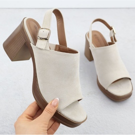 Sandali in pelle scamosciata femminile sul post Beige Potocki 54313 1
