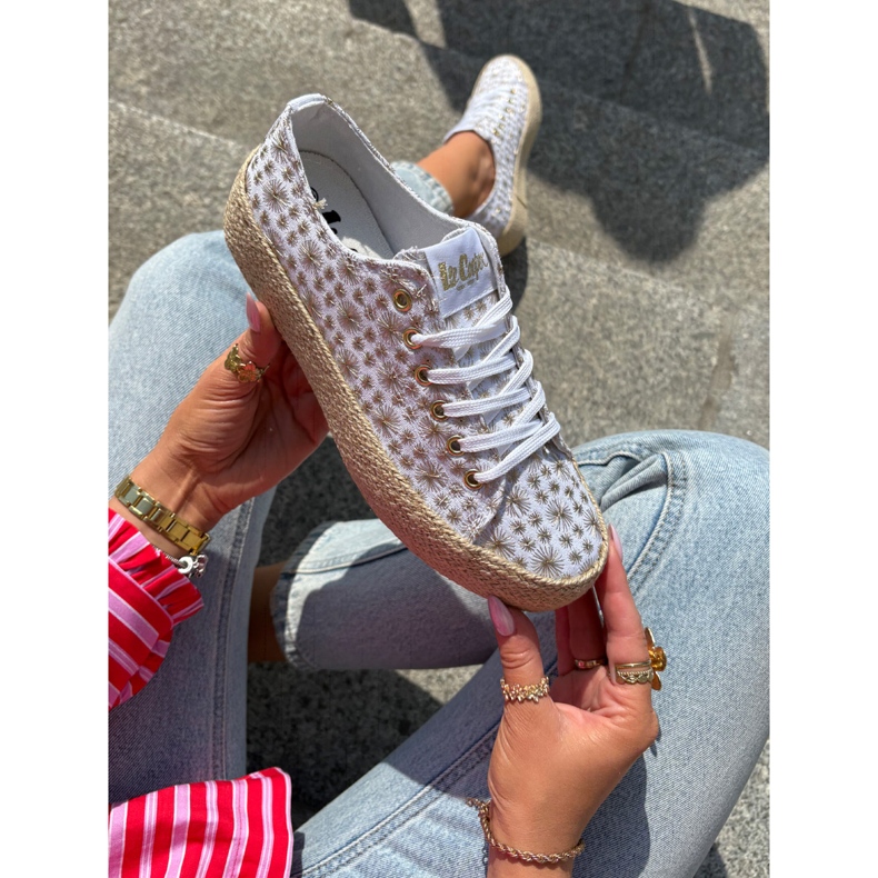 Sneaker femminile pattugliata sulla piattaforma con Lee Cooper LCW-25-08-3648L bianco e oro 1