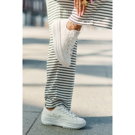 Sneaker femminili con ricamo sulla piattaforma Lee Cooper LCW-25-31-3465L White bianco 2