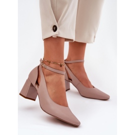 Pompe in pelle sul post Maciejka K6816-04 beige 2