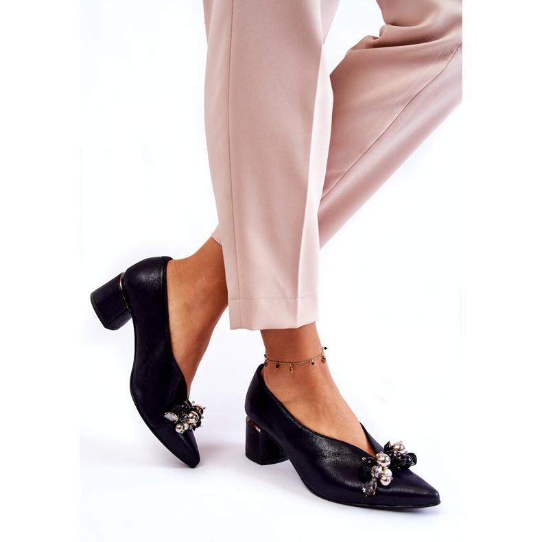 Pompe in pelle con un ornamento Laura Messi 2487 Blu Navy 1