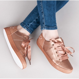 L&H Sneakers legate con un nastro rosa 1