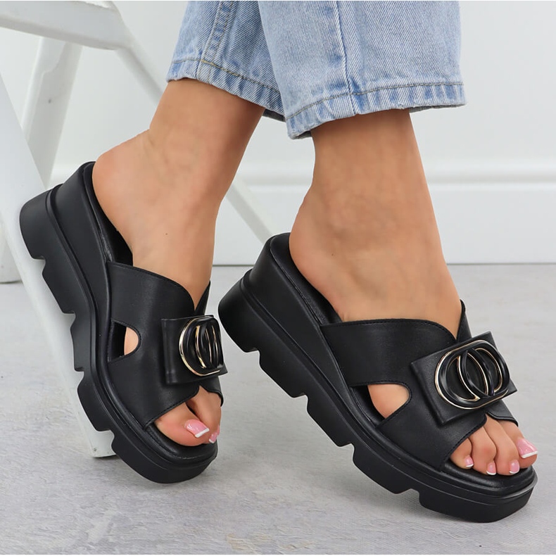 Le pantofole da donna con zeppe nera Vinceza 58464 nero 1
