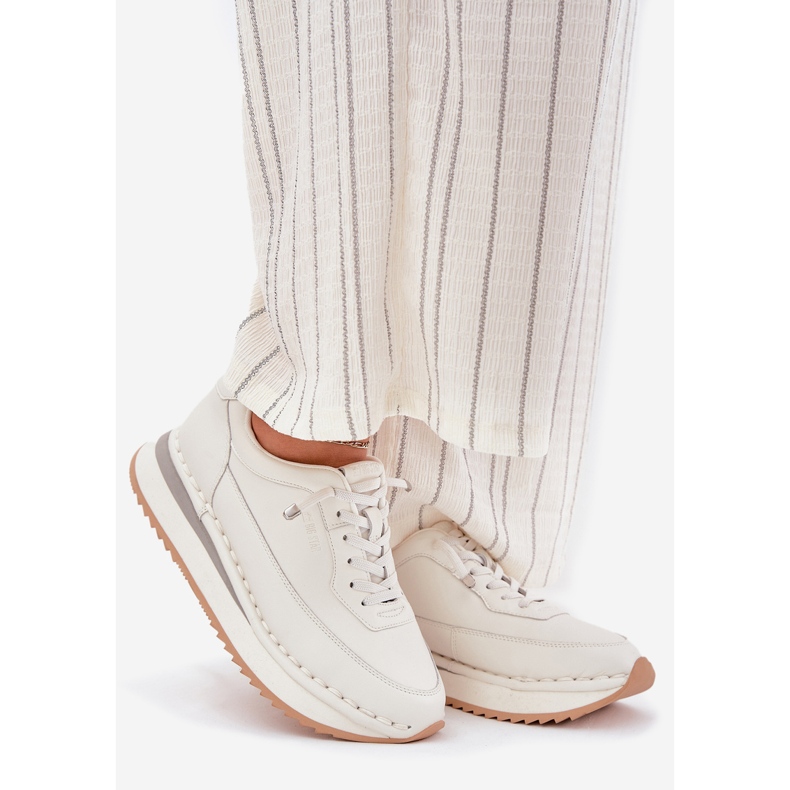 Sneaker in pelle femminile sulla piattaforma bianca Big Star RR274A333 bianco 1