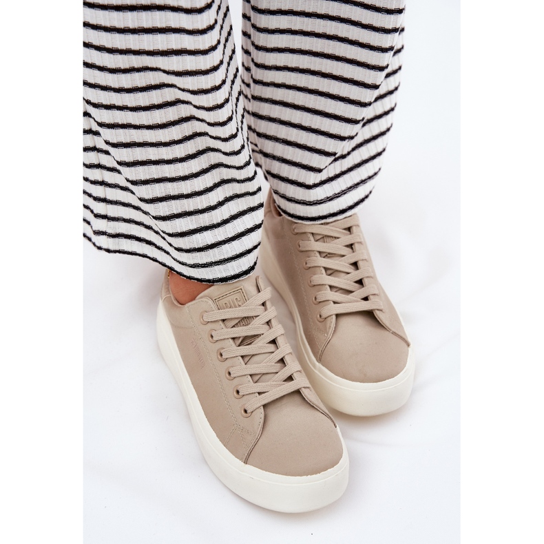 Sneaker materiali da donna sulla piattaforma Big Star RR274465 Beige 2