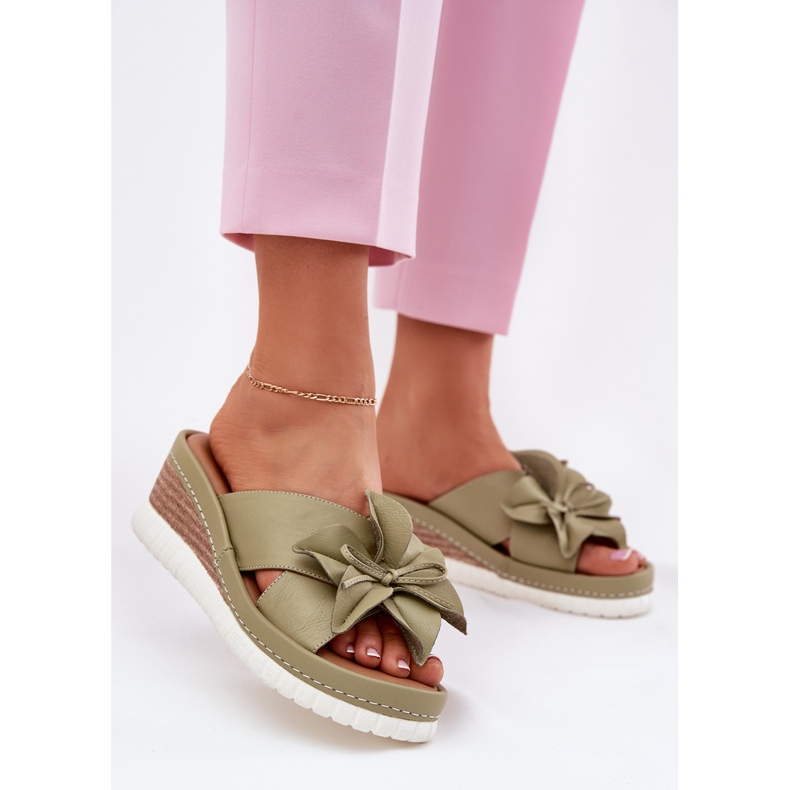ARTIKER Spicchi di pelle da donna con un artikemer fiorito decorativo 52c0503 verde 2