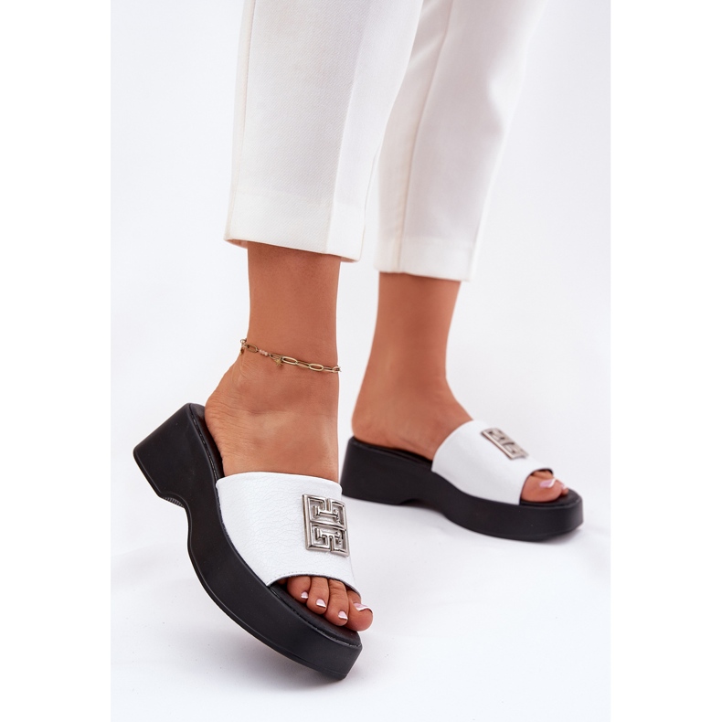 Flip in pelle femminile con un bianco Vinceza 79526 2