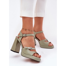 Sandali in pelle femminile sulla Vinceza 77110 post verde 2