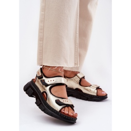 Sandali in pelle femminile con artiker in velcro 56C0469 PLN d'oro 2