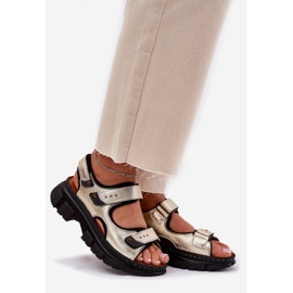 Sandali in pelle femminile con artiker in velcro 56C0469 PLN d'oro 1