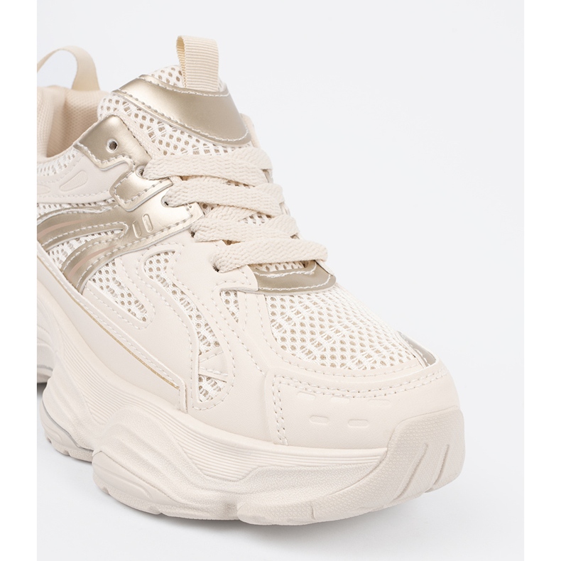 Sneaker beige leggere su una suola spessa 1