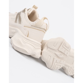 Sneaker beige leggere su una suola spessa 2
