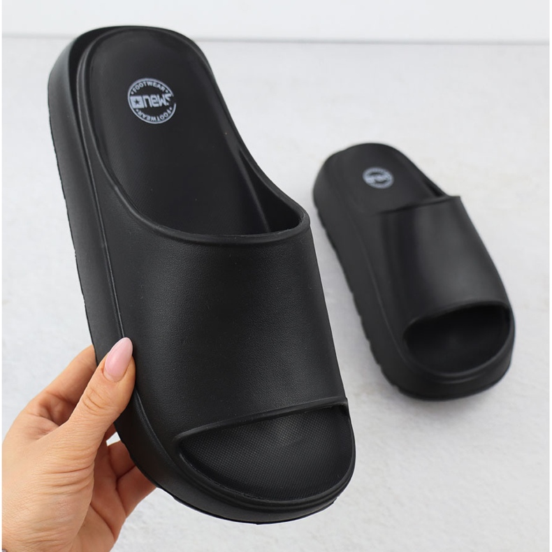 Flip di donne su una spessa piscina a piattaforma Beach Black News 7303 nero 1
