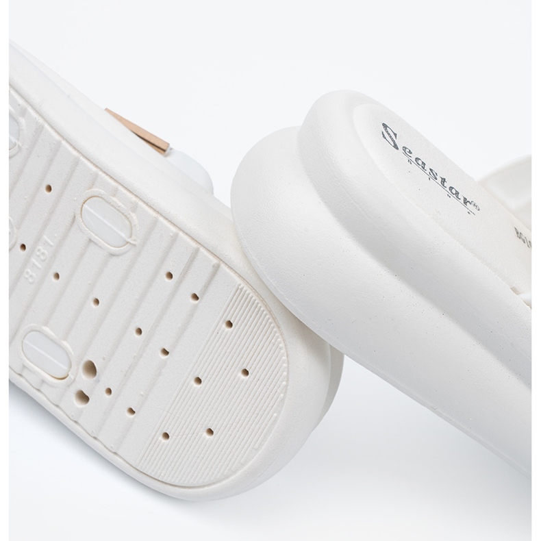 Seastar Pantofole con fibbie dorate sulla piattaforma bianca 1