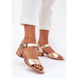 Sandali in pelle Maciejka N6802-25 d'oro 2