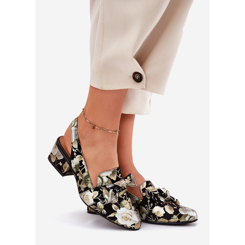 Maciejka Pompe in pelle di fiori con un prua n6539-44 nero 1
