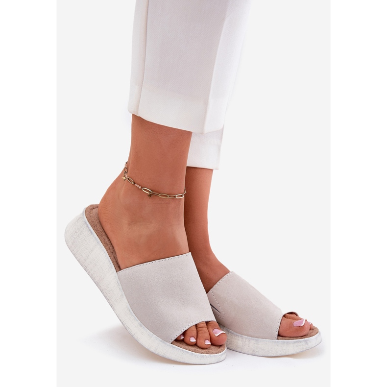 Flip di pelle scamosciata femminile sul panto Fino RR267044 Grey Wedge grigio 1