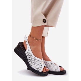 In pelle Openwork Sandals femminile sul cuneo Vinceza 79529 bianco 1