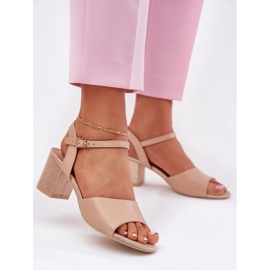 Sandali femminili sul beige di Vinceza 20275 2