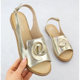 Sandali da donna piatta con filippo dorato di fiori DS6915 d'oro 1