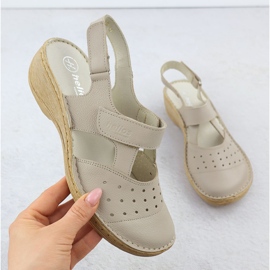 Sandali da donna comodi in pelle piena di Ekri Helios 150.10 beige 1