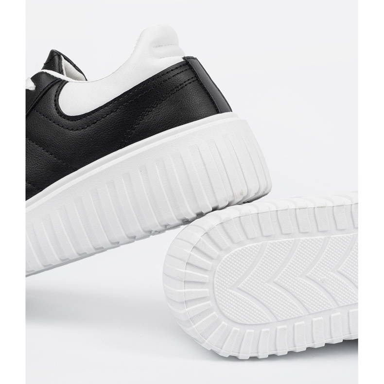 Shelvt Sneaker nere femminili con inserti bianchi nero 1