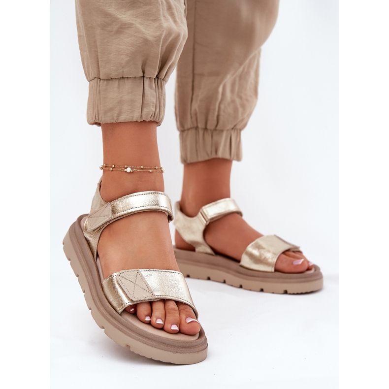 Sandali in pelle femminile sulla piattaforma d'oro Zazoo 40443 2