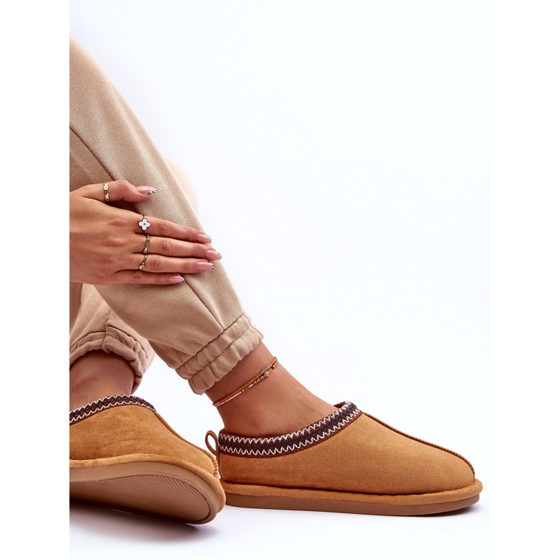 Pantofole in pelle scamosciata da donna con pelliccia beige-cammello 3