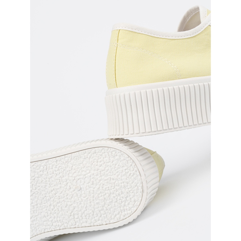 Shelvt Sneaker allacciate gialle su una suola spessa giallo 1