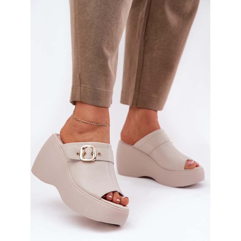 Flip in pelle femminile sulla piattaforma e zeppe con fibbia s.barski lr51-542 beige 2